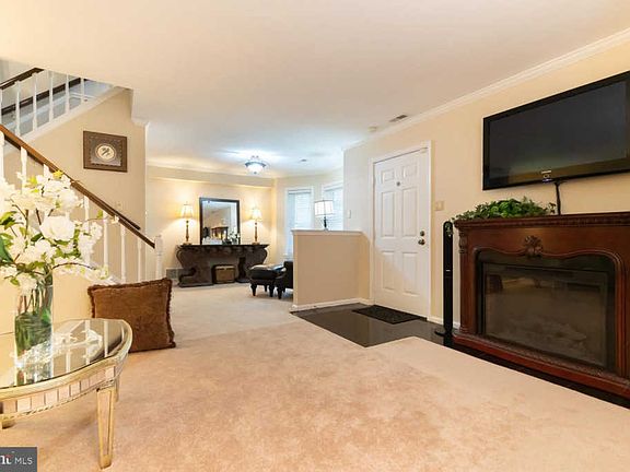 3rd image of 64 Ardsley Ct