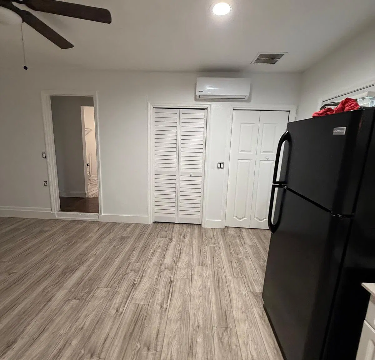 105 Jeffrey Dr — Photo 2