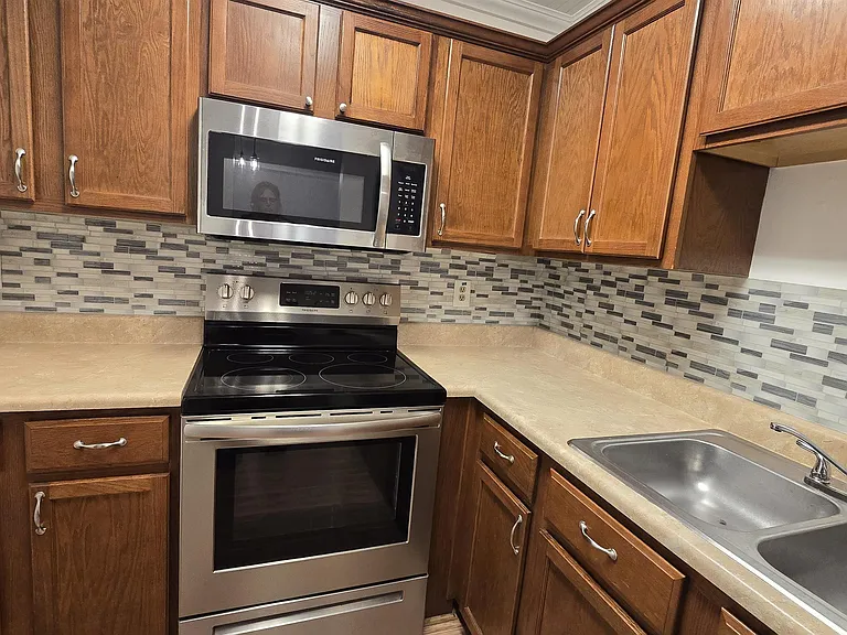 313 Westcliff Ctr — Photo 17
