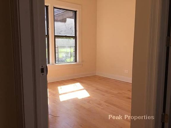2nd image of 4364 N Kenmore Ave APT 1