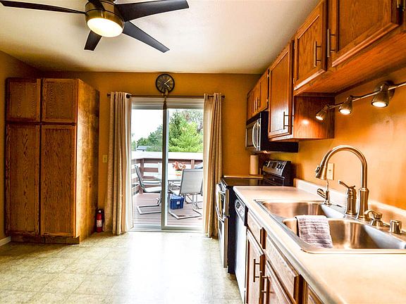 4th image of 39 Meadow Wood Dr