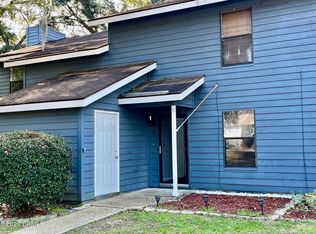 8 Battery Ln, Beaufort, SC 29902