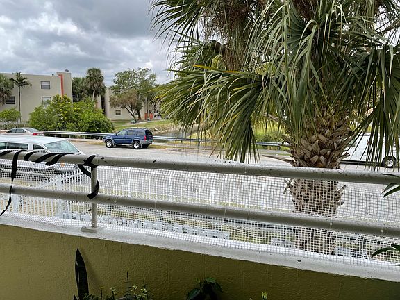 4th image of 10785 SW 108th Ave APT 202