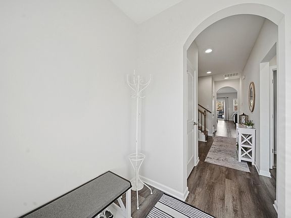 3rd image of 141 Green Ivy Ct