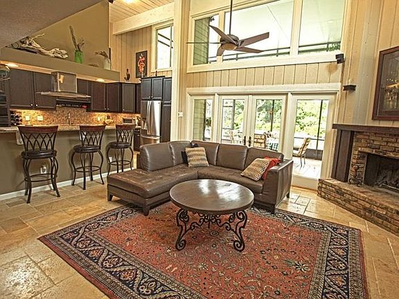 3rd image of 300 Palm Lake Ct