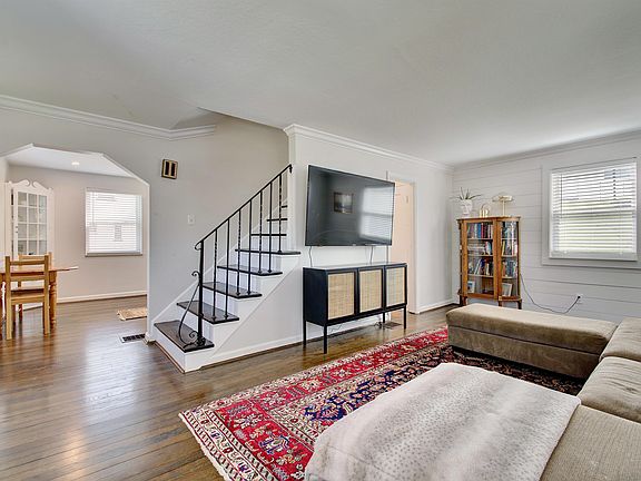4th image of 523 Saint Joseph Ln