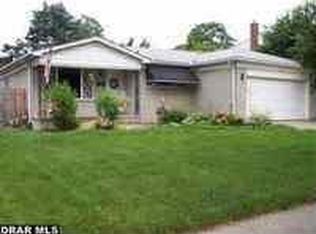 2260 Cambridge St, Trenton, MI 48183