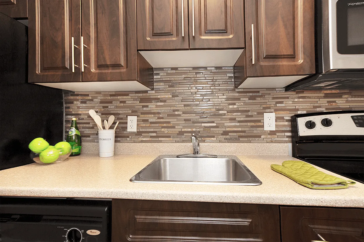 340 Assiniboine Avenue — Photo 2