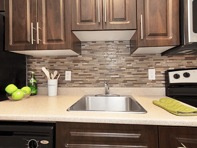 340 Assiniboine Ave #102 — Photo 2