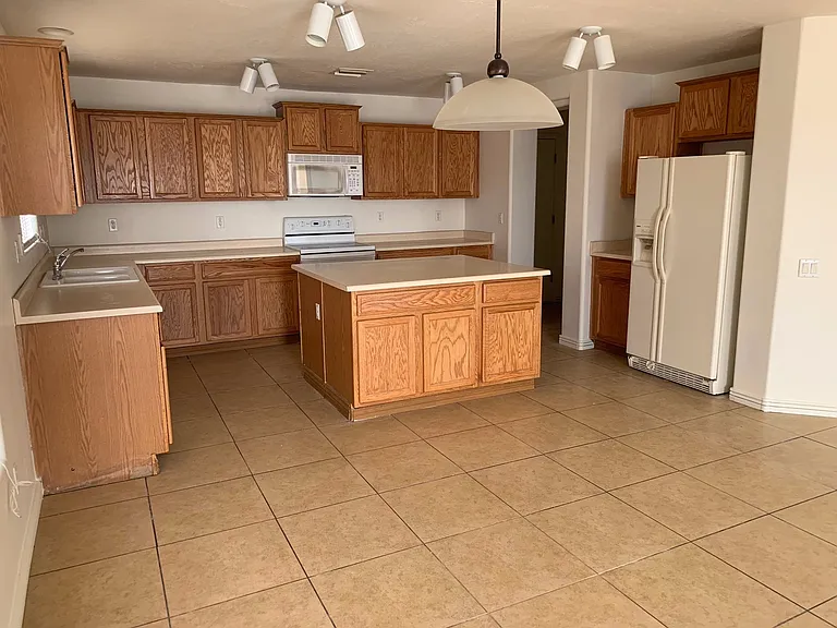 43589 W Cowpath Rd — Photo 8