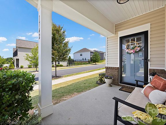 5th image of 1742 Loggerhead Dr