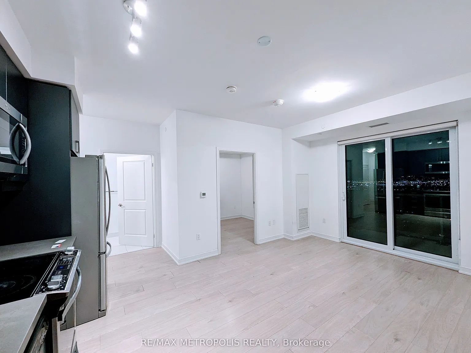 2 bed, $2,600 — Photo 4