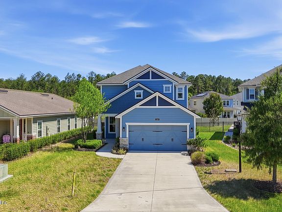 3rd image of 213 FOXCROSS Avenue