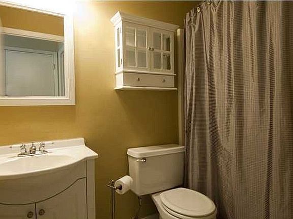 Main bathroom