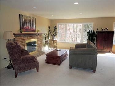 3rd image of 915 Academy Pl