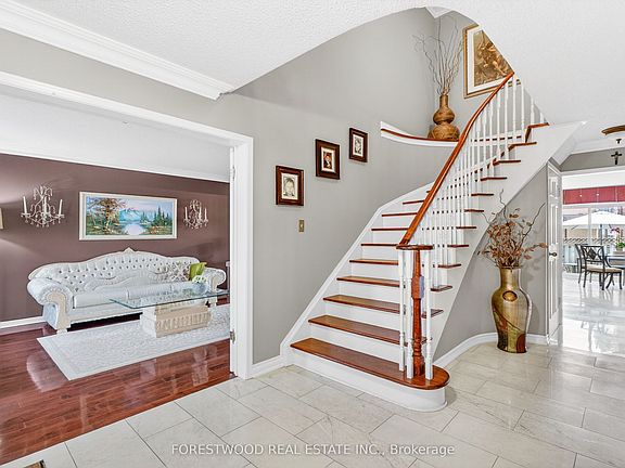 4th image of 566 Huntington Ridge Dr