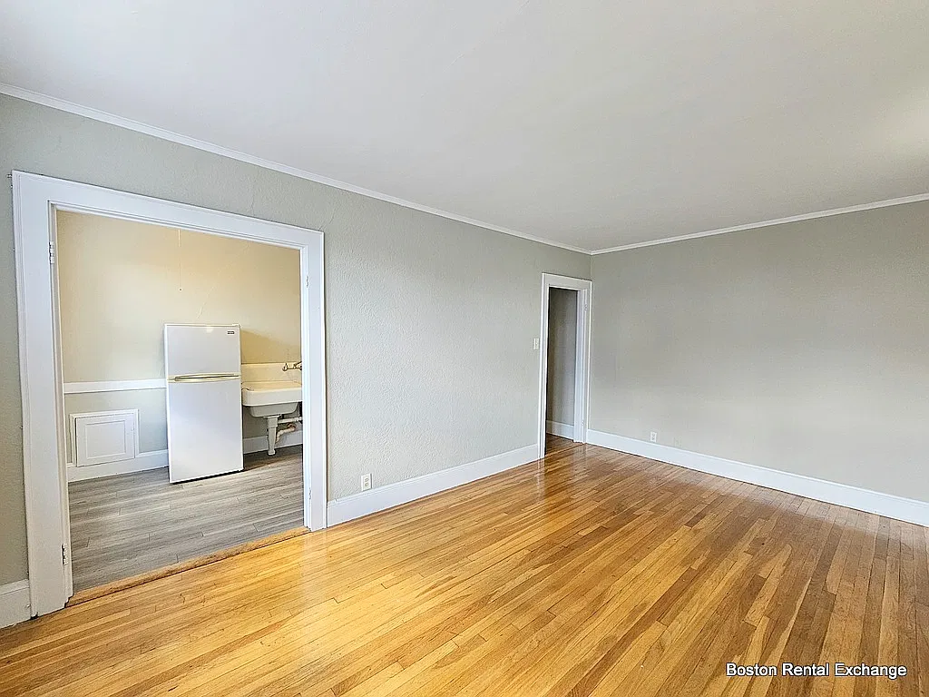 1 bed, $2,300 — Photo 4