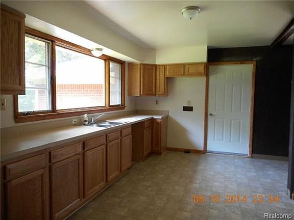 4th image of 5030 Brookside Dr