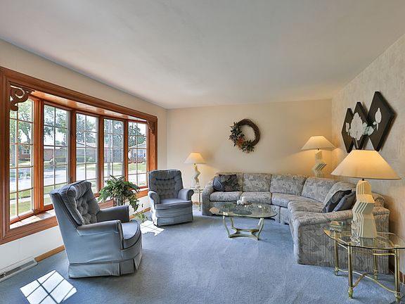 3rd image of 190 Joyce Ln