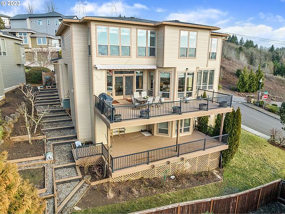 5th image of 128 W Dogwood St