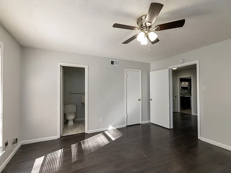 Berclair Apartments — Photo 13