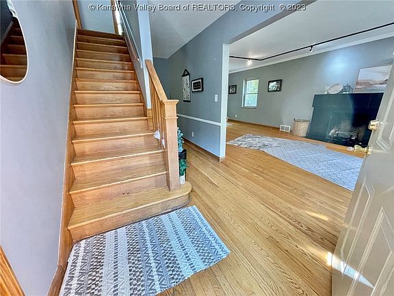 5th image of 102 Potterfield Dr