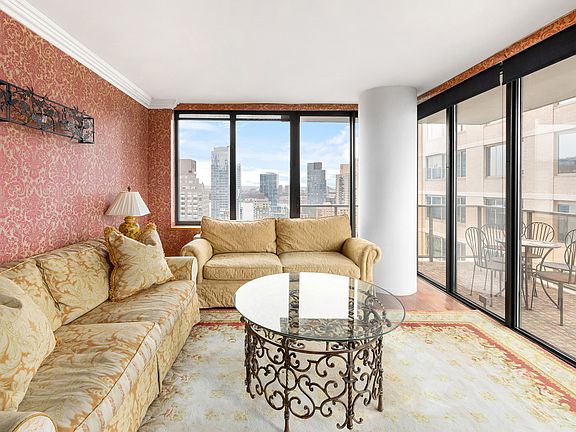 3rd image of 161 W 61st St APT 28C