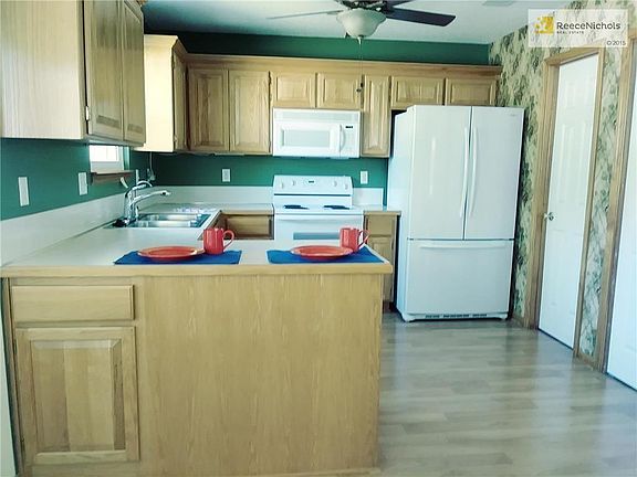 4th image of 808 SW Lee Ann Dr
