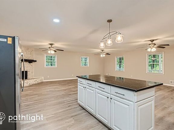 5th image of 951 Hickory View Ct NW