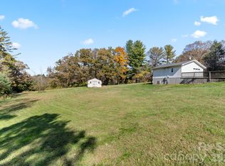 24 Ian River Dr, Asheville, NC 28806