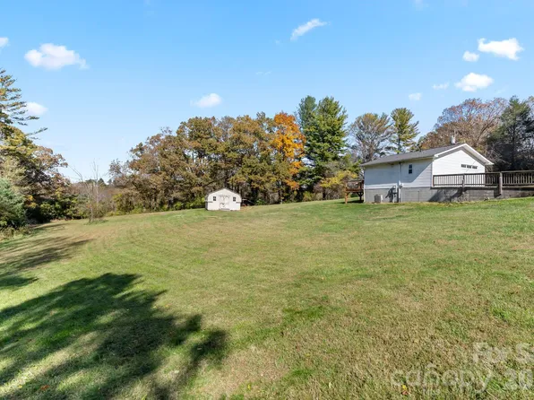 24 Ian River Dr, Asheville, NC 28806