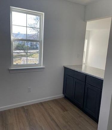 4th image of 19 Karen Dr
