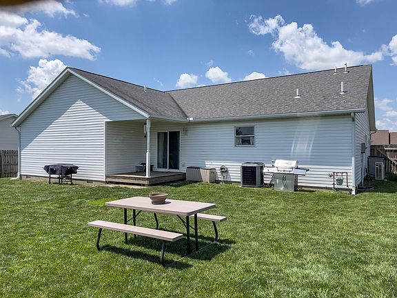 3rd image of 127 Shamrock Ln