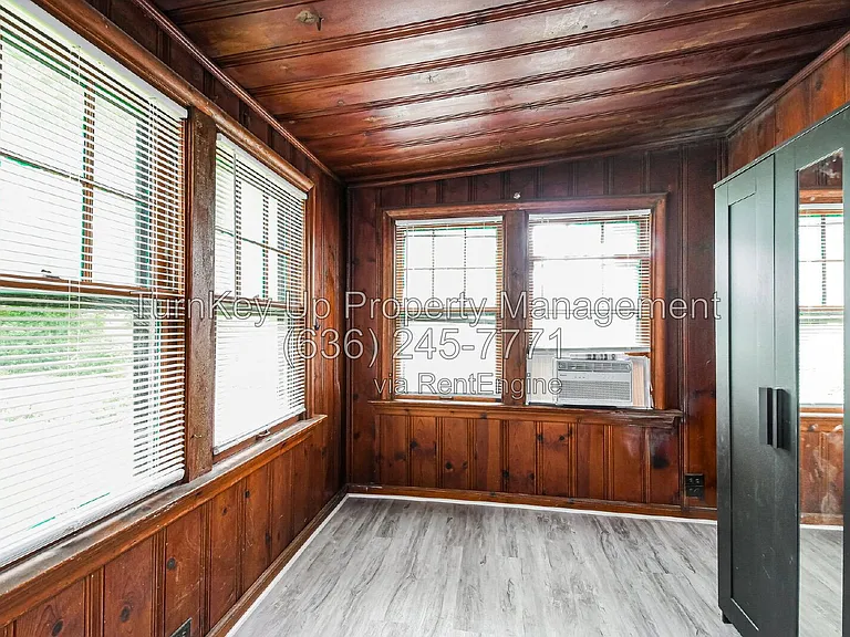 6997 Edison Ave — Photo 5
