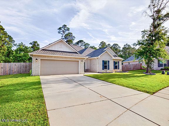 3rd image of 6855 Rolling Green Dr