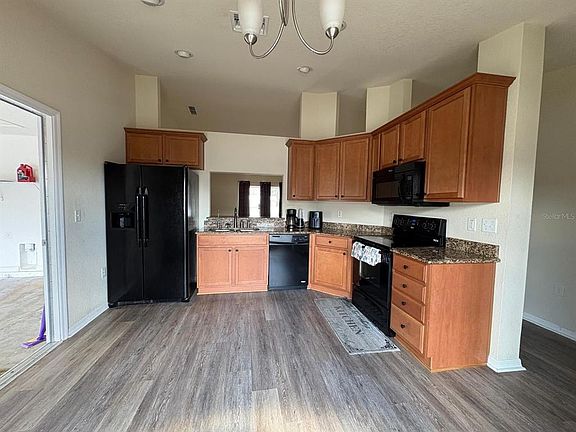 5th image of 1040 MERRIMACK BOULEVARD
