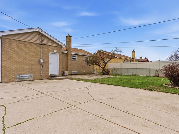 3rd image of 15566 Gouwens Ln