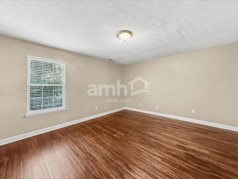 8028 Meadowview Ln — Photo 16