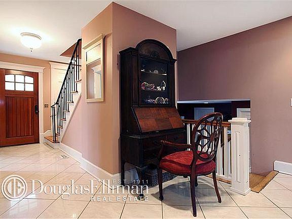 3rd image of 332 Woodland Dr