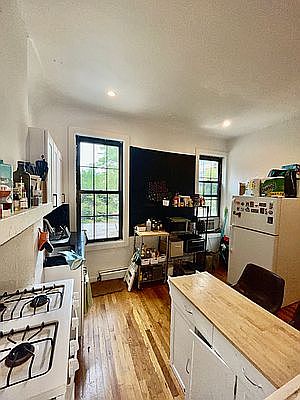 3rd image of 265 Graham Ave APT 2