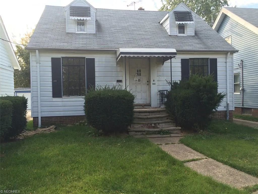 1094 E 171st St photo 1