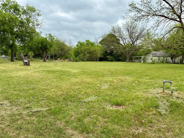 1304 Trout Rd, Hutchins, TX 75141