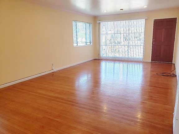 2nd image of 854 Portola Dr