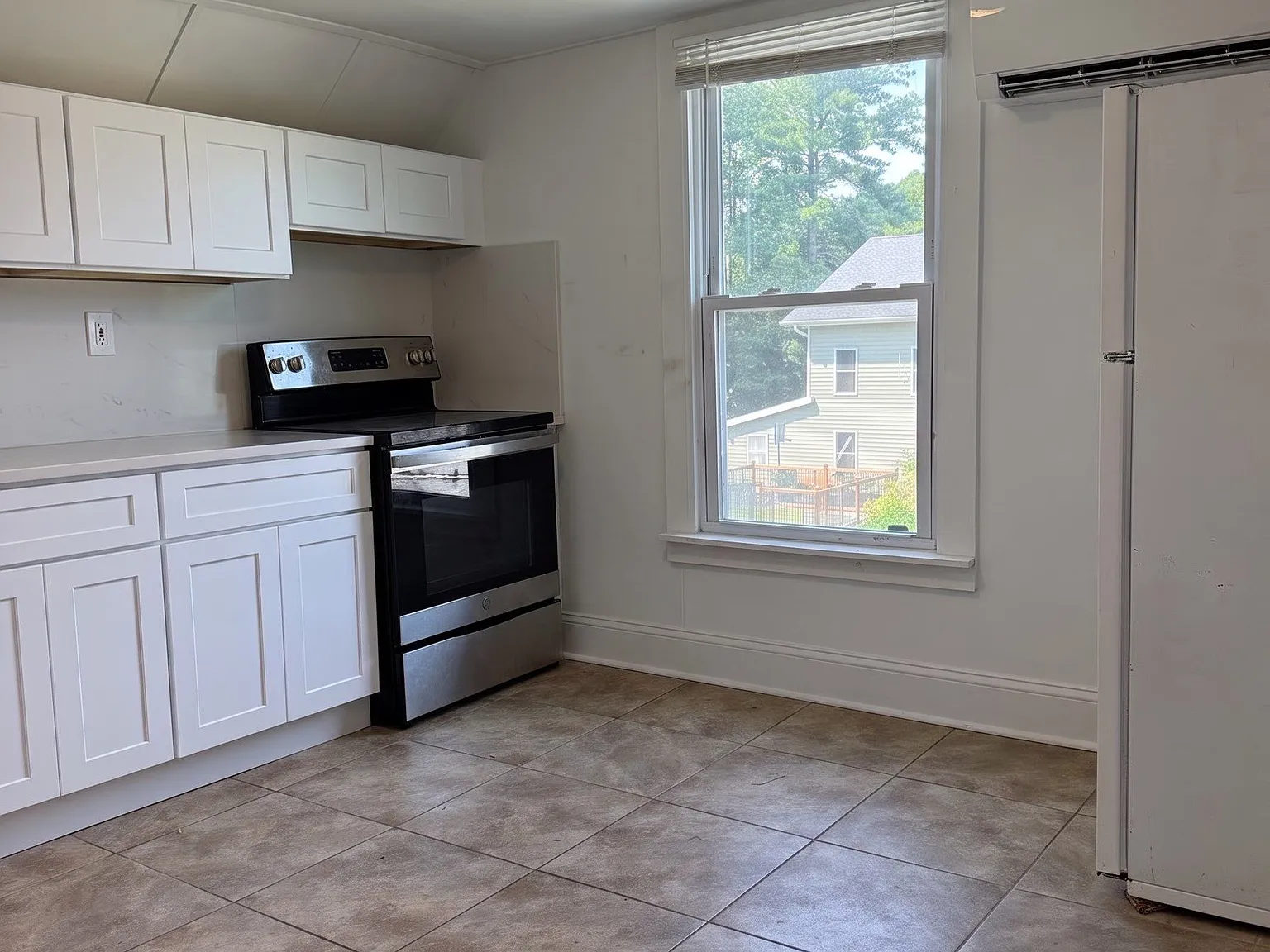1 bed, 800 sqft, $1,800 — Photo 2