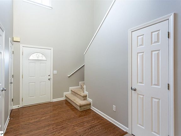 4th image of 6 Eagleston Ln