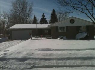 1284 Greenbrier Ln, North Tonawanda, NY 14120