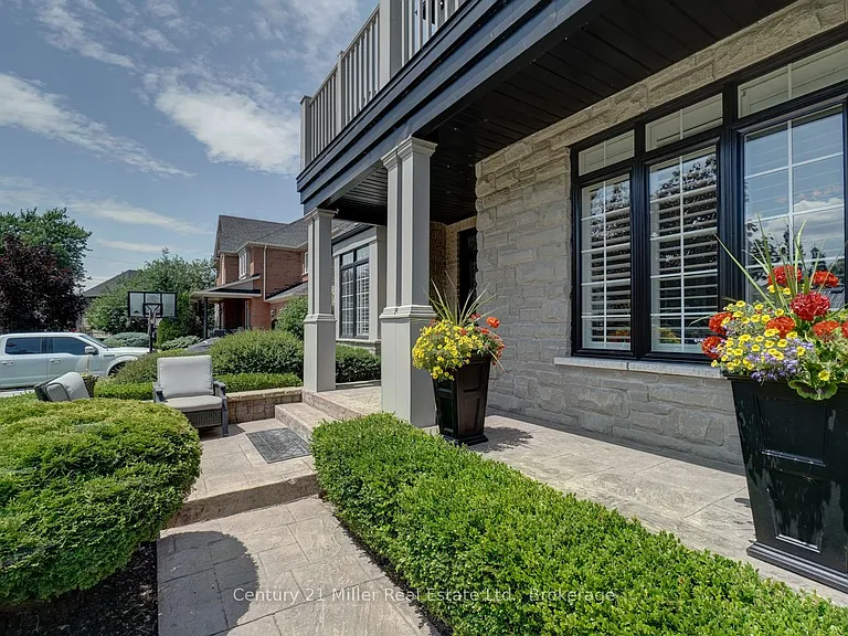 8 Watercliff Pl — Photo 3
