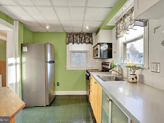 5th image of 117 Center St