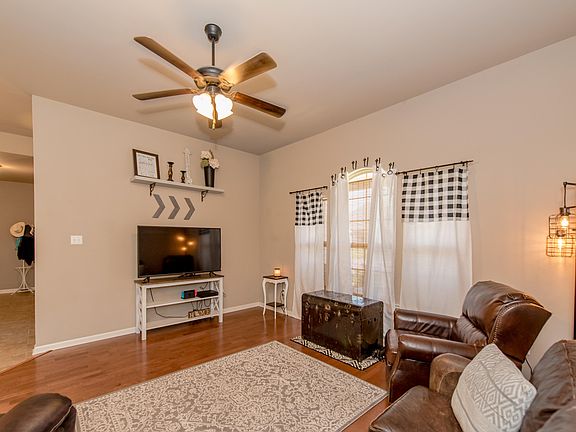 5th image of 113 Sunny Peak St