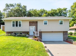 19865 Beverly Manor Ln, Council Bluffs, IA 51503